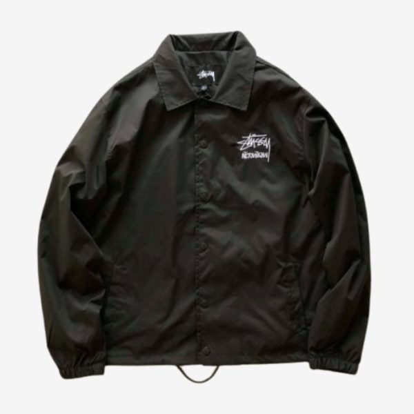 Stussy-Smooth-Coach-International-Logo-Jacke-600x600-1